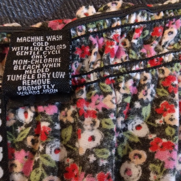 Weavers - Floral Print Ruffled Blouse - Picture 9 of 11